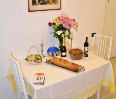 Monti Apartment | The Avalon