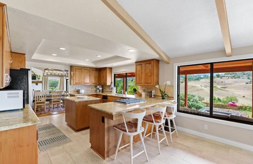 Fallbrook House | The Avocado House, Hot Tub, Game Room, Views
