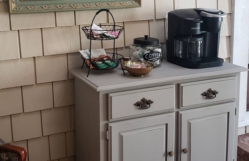 Tyler House | The Azalea Cottage, Bergfeld Park!