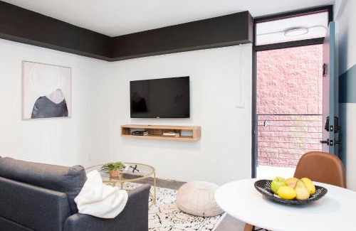 Virginia Highland Apartment | *THE AZURE* walkable in Ponce City!