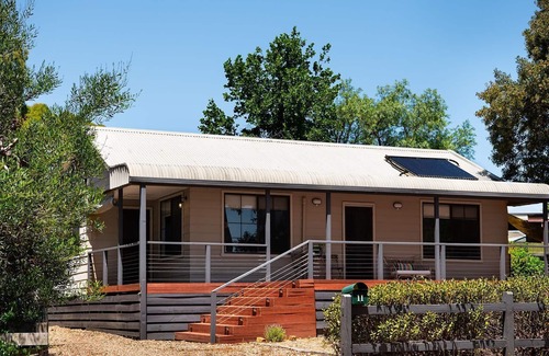 Hepburn House | The Bach- 3 Bedrooms, dog freindly with loverly bush views