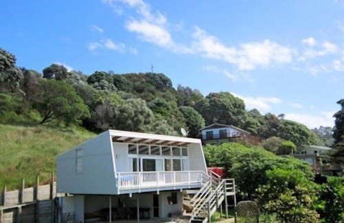 Waiotahi House | The Bach - Ohiwa Beach Bach