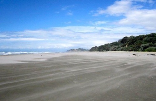 Waiotahi House | The Bach - Ohiwa Beach Bach