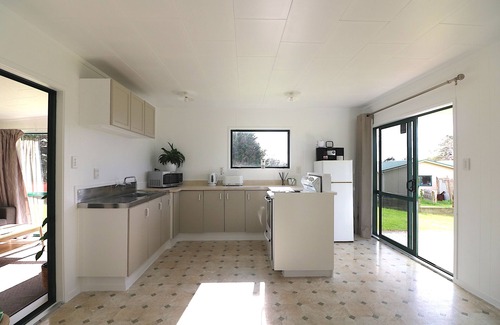 Far North District Cottage | 'The Bach' Relaxed Holiday Accommodation Kaimaumau