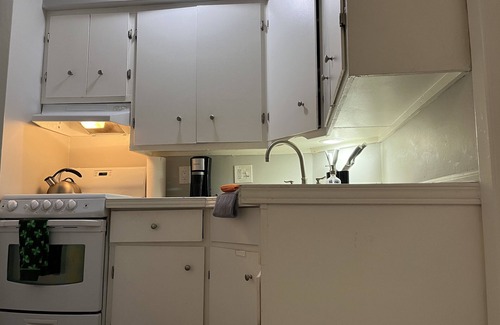 South London Apartment | The Bachelor Pad-In the Heart of Wortley Village!