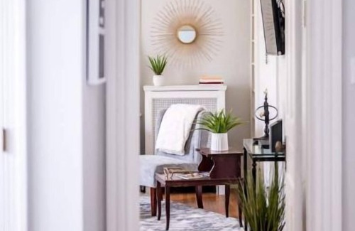 Lynchburg Apartment | The Back Porch Historic Grand Apt Near Colleges