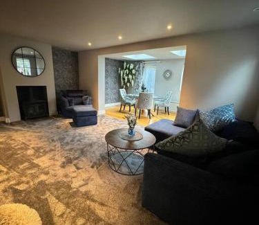 Crowborough House | The Bainden , With Private Secluded Hot Tub