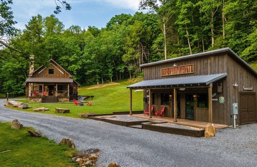 Goldbond Cabin | The Baitshop at Four Fillies Lodge