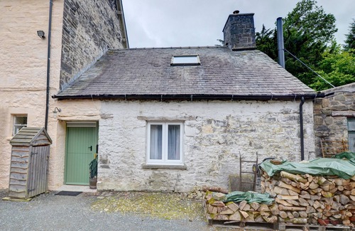 Llanwrtyd Wells House | The Bakery - One Bedroom House, Sleeps 3