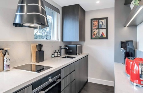 Balmain East Apartment | The Balmainer - Stylish, Unique, Executive Abode in the Heart of Balmain