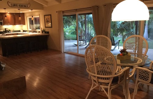 Vista House | The Bamboo Lake House-3 bedroom 2 bath on private lake w/pool and tennis court