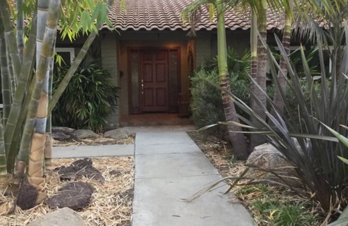 Vista House | The Bamboo Lake House-3 bedroom 2 bath on private lake w/pool and tennis court