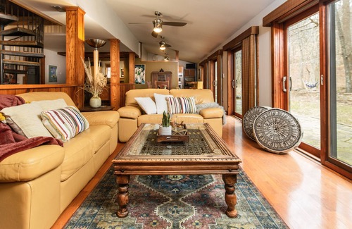 Pomona Cabin | The Barn: A Unique Stay in a Converted Barn on the SI Wine Trail!