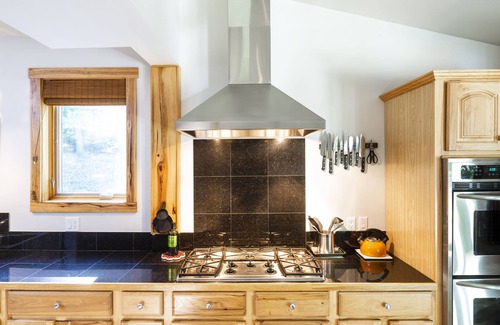 Pomona Cabin | The Barn: A Unique Stay in a Converted Barn on the SI Wine Trail!