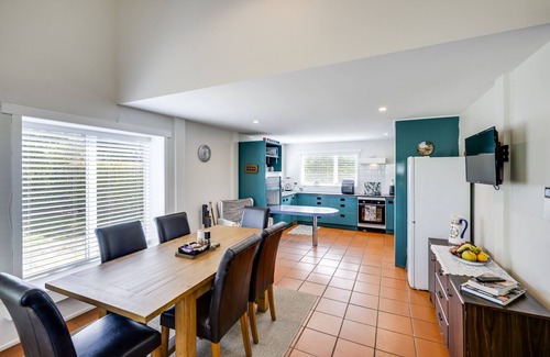 Raukawa House | The Barn At 2111- Hastings Holiday Home