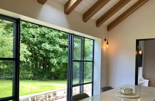 Knaresborough House | The Barn at Bradstone House (WiFi and Smart TV)