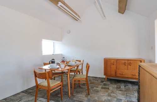 Horton Cottage | THE BARN AT CHATSWORTH FARM, family friendly in Brown Edge