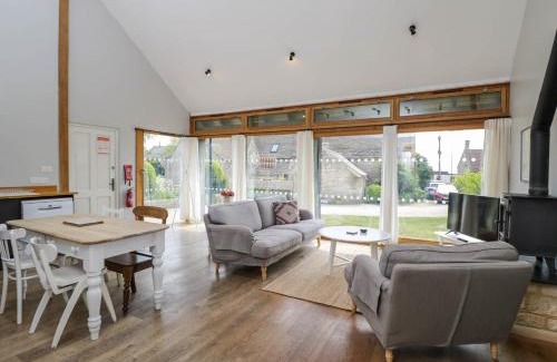Colerne House | The Barn at Daubeneys