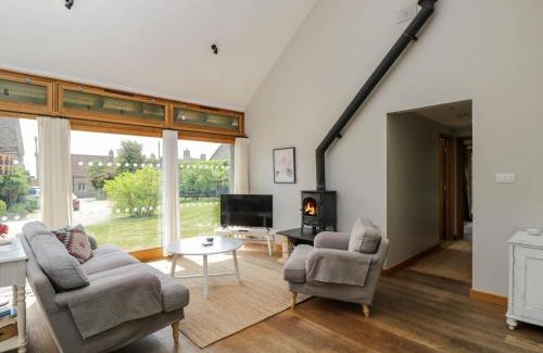 Colerne House | The Barn at Daubeneys