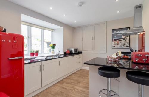 Beeley House | The Barn At Grislow Field