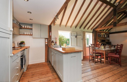 Camber House | The Barn, Camber. Sleeps 6 guests in 3 bedrooms