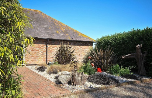 Camber House | The Barn, Camber. Sleeps 6 guests in 3 bedrooms