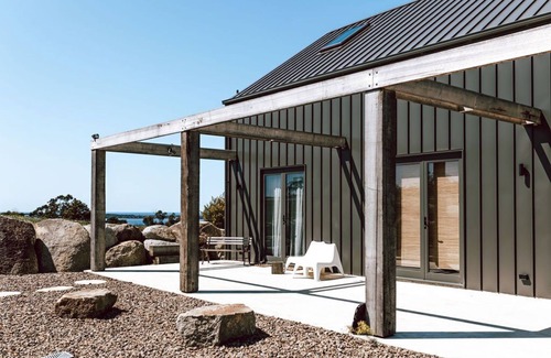 St Helens Apartment | The Barn - Georges Bay, St Helens