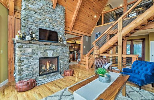 Caldwell House | The Barn House Caldwell Mtn Retreat with Hot Tub!