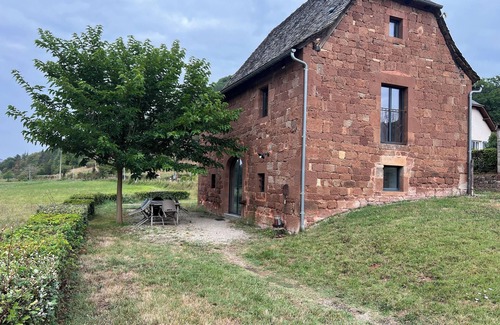 Marcillac-Vallon House | The barn in the heart of the valley