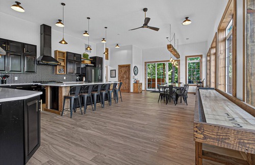 Hammondsport House | The Barn On Keuka-HotTub-LakeView-WineTrail
