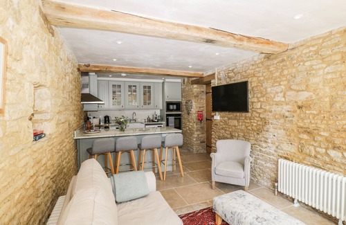 Nettleton Cottage | THE BARN, romantic, character holiday cottage in Colerne