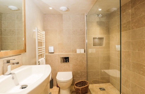 Nettleton Cottage | THE BARN, romantic, character holiday cottage in Colerne