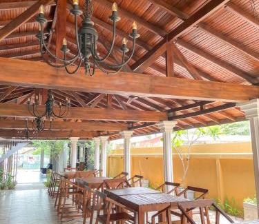 Daluwakotuwa Hotel | The barns villas and restaurant