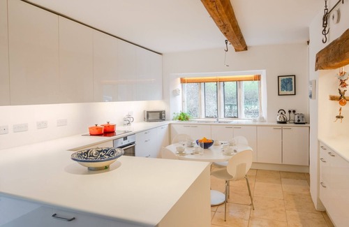 Aldsworth House | The Barracks - sleeps 6 guests in 3 bedrooms