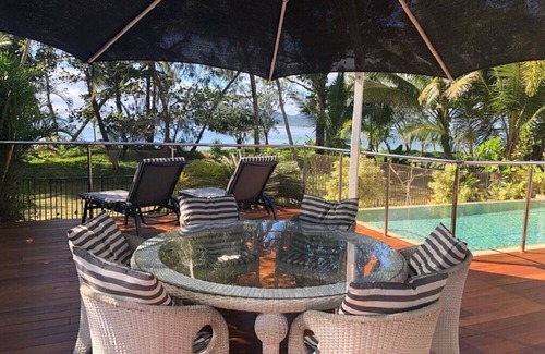 Mission Beach House | ‘The Barrington’ Located on the pristine shores of Wongaling Beach,
