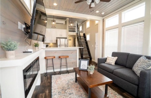 Austin Cabin | The Barton - Luxury Tiny Home in Austin, TX