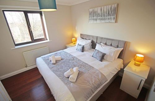 Chester House | The Barwoods - Modern Spacious Home in Chester - Parking