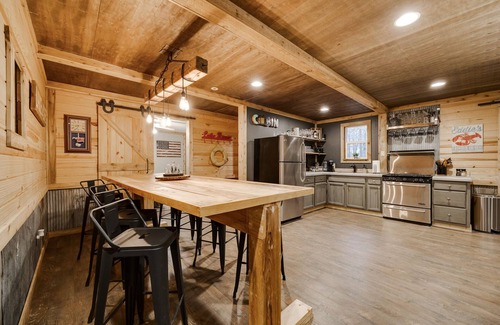 Bismarck House | The Base Cabin 🌟 Hot Tub 🌟 Walking Distance to Lake Degray
