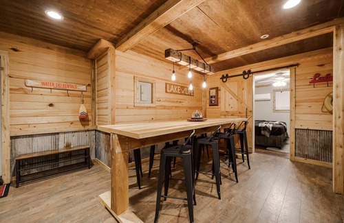 Bismarck House | The Base Cabin 🌟 Hot Tub 🌟 Walking Distance to Lake Degray