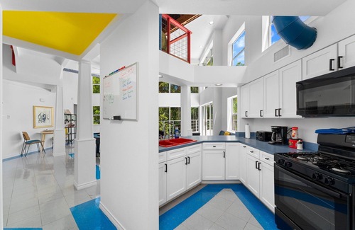 Seguin House | ❤ The Bauhaus Getaway ❤ Unplug by the Creek/Family Fun & Fishing
