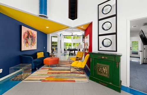 Seguin House | ❤ The Bauhaus Getaway ❤ Unplug by the Creek/Family Fun & Fishing