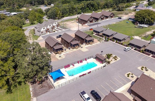 Lampe House | The Baxter Boat House 4 Bedroom Home