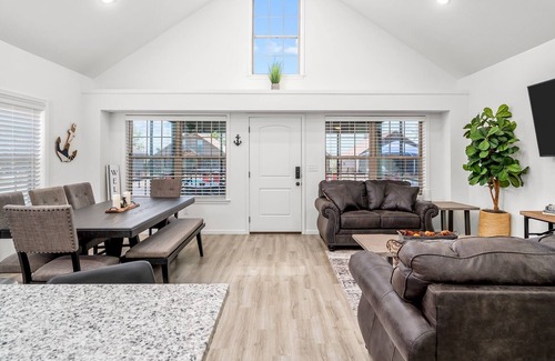 Lampe House | The Baxter Boat House 4 Bedroom Home