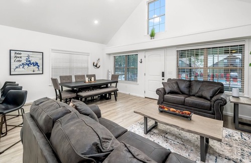 Lampe House | The Baxter Boat House 4 Bedroom Home