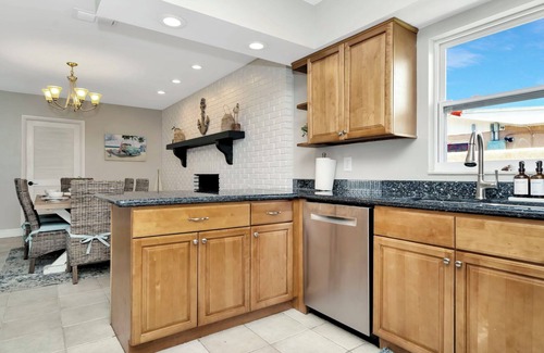 Bay Crest Park House | The Bay Beach House: Boat/Jetskis