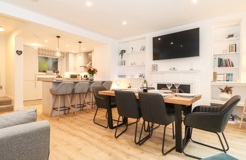 Waterhead Cottage | THE BAY COTTAGE, pet friendly, character holiday cottage in Ambleside