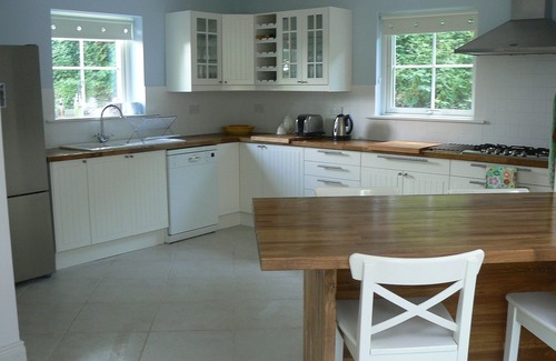 Clonakilty House | The Bay House. Fabulous water views - spacious and stylish Clonakilty cottage