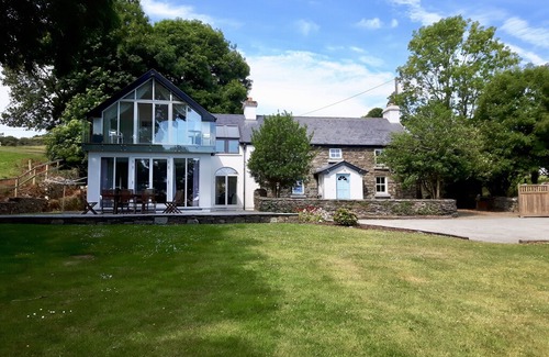 Clonakilty House | The Bay House. Fabulous water views - spacious and stylish Clonakilty cottage