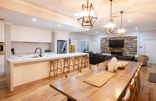 Quindalup House | The Bay Retreat - Luxury coastal property directly opposite the crystal-clear waters of Geographe Bay
