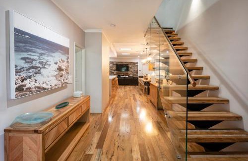 Quindalup House | The Bay Retreat - Luxury coastal property directly opposite the crystal-clear waters of Geographe Bay
